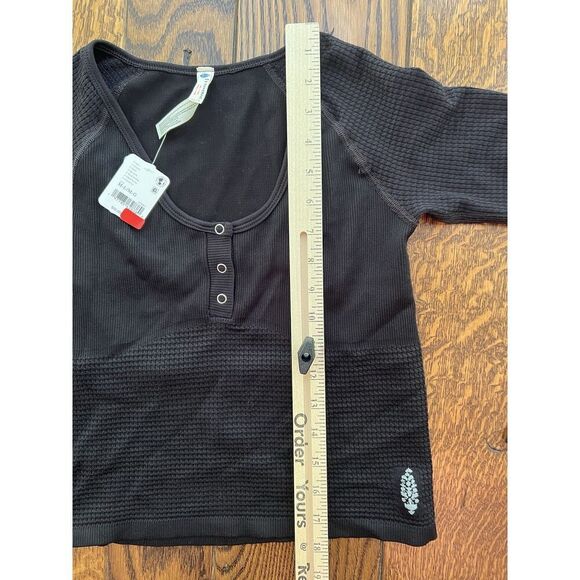 Free People FP Movement Bail Out Long Sleeve Layer Tee Shirt Black M/L New - Picture 4 of 6